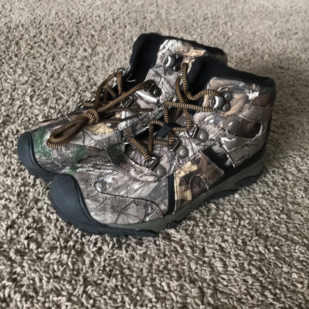 NWT Boys Ozark Trail hiker boots